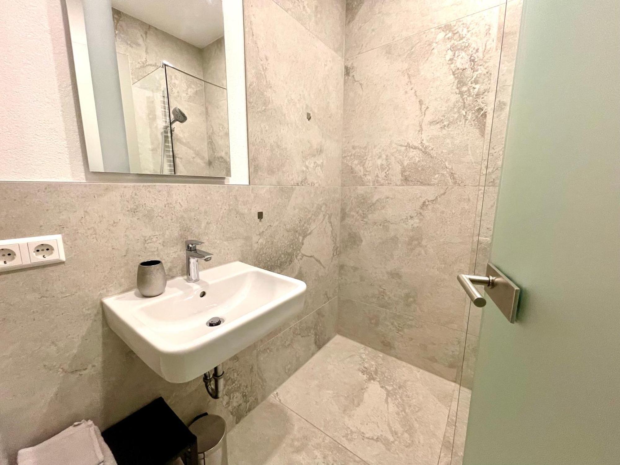 Neu Wunderschoenenes Weisses Apartament Am Schloessle Zentrum Goldstadt Pforzheim Exteriér fotografie